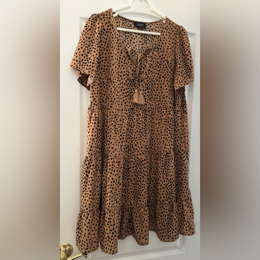 Super cute women’s dress. HAS POCKETS!!